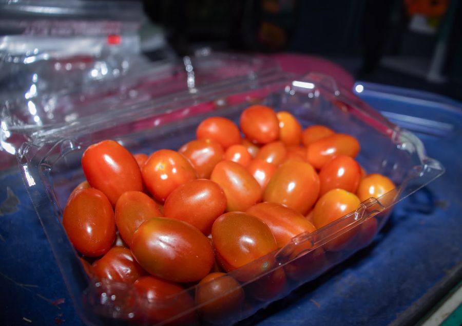 Charola de jitomates cherry
